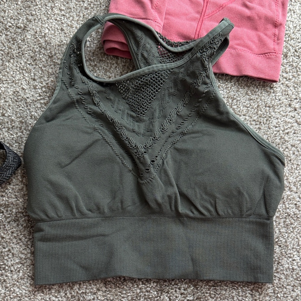 Sports bra bundle - Picture 4 of 9